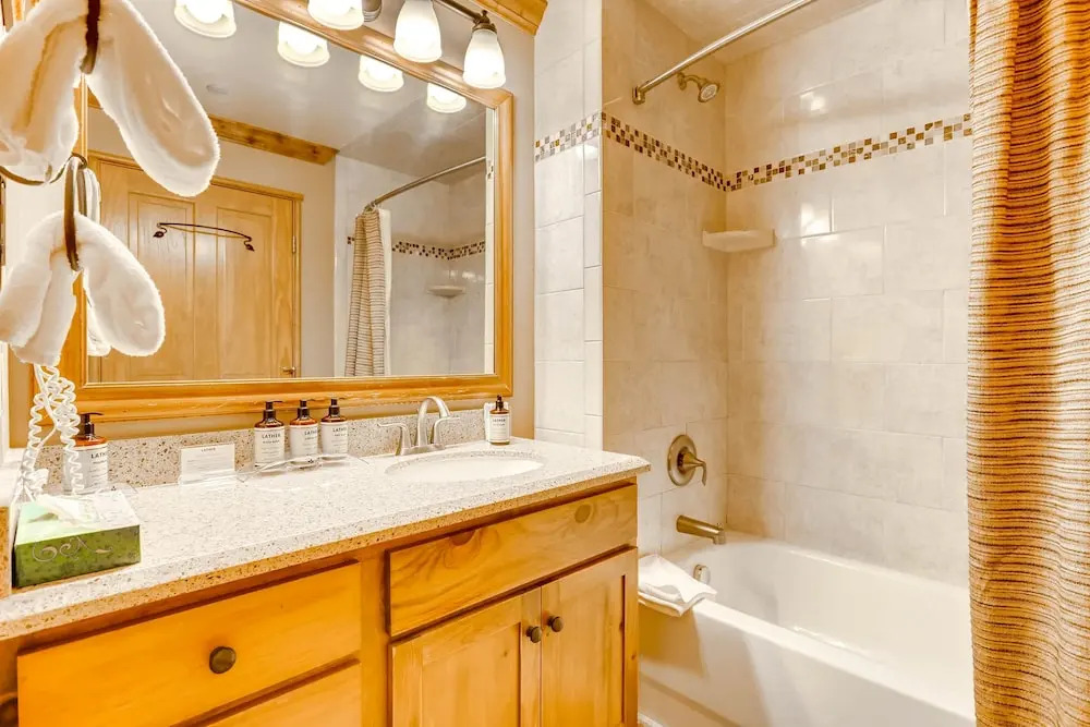 Spacious 1br -river Run Village-hot Tub & Kids Ski Free 1 Bedroom Condo by RedAwning