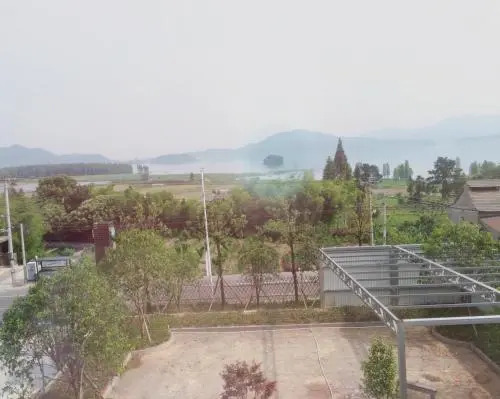Lakeside Xiaozhu Guesthouse