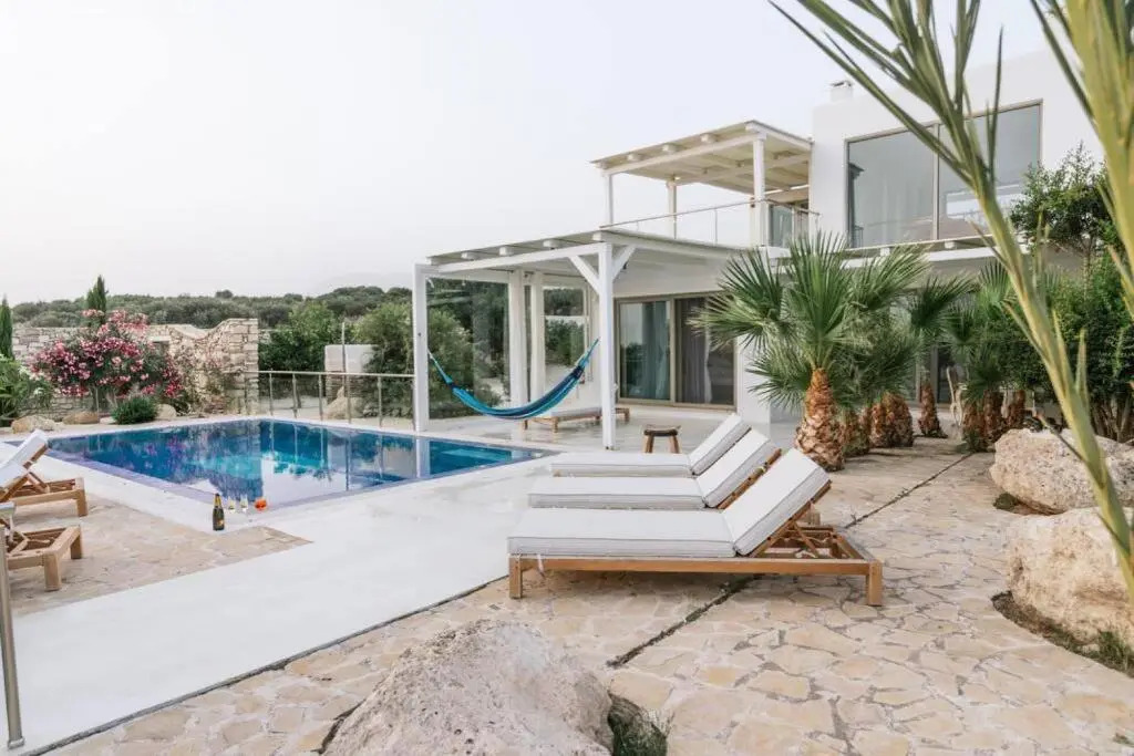 Villa Olympia in the palm trees