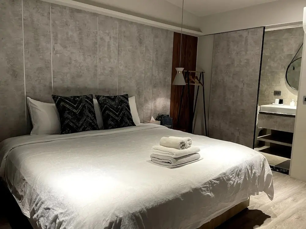 Two Easy Inn