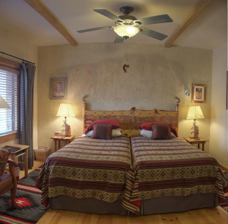 Grand Canyon Basecamp Hot Tub 4 King Beds