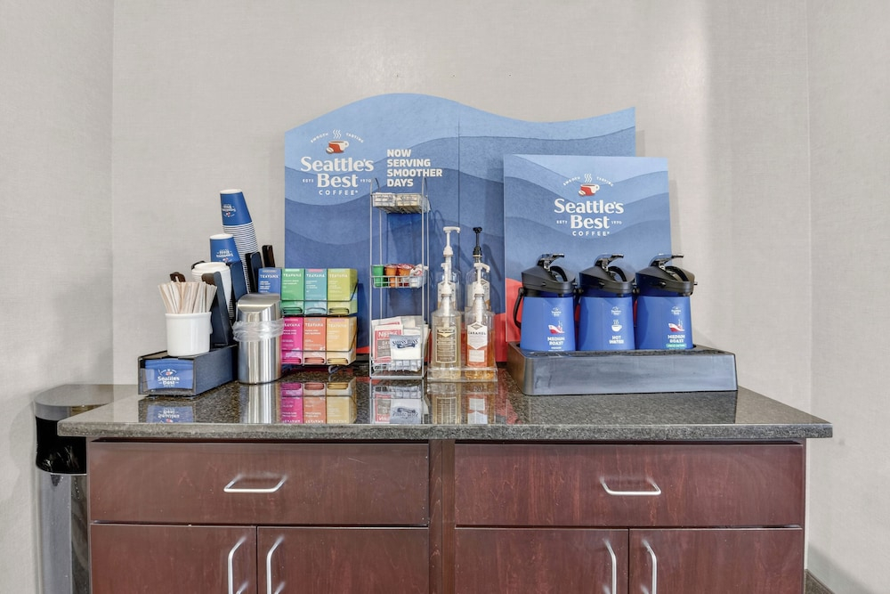 Cobblestone Hotel & Suites - Eaton