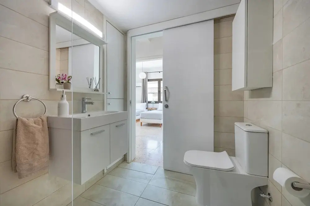 Trygoni Court - Elegant Downtown 3-bdr Apartment