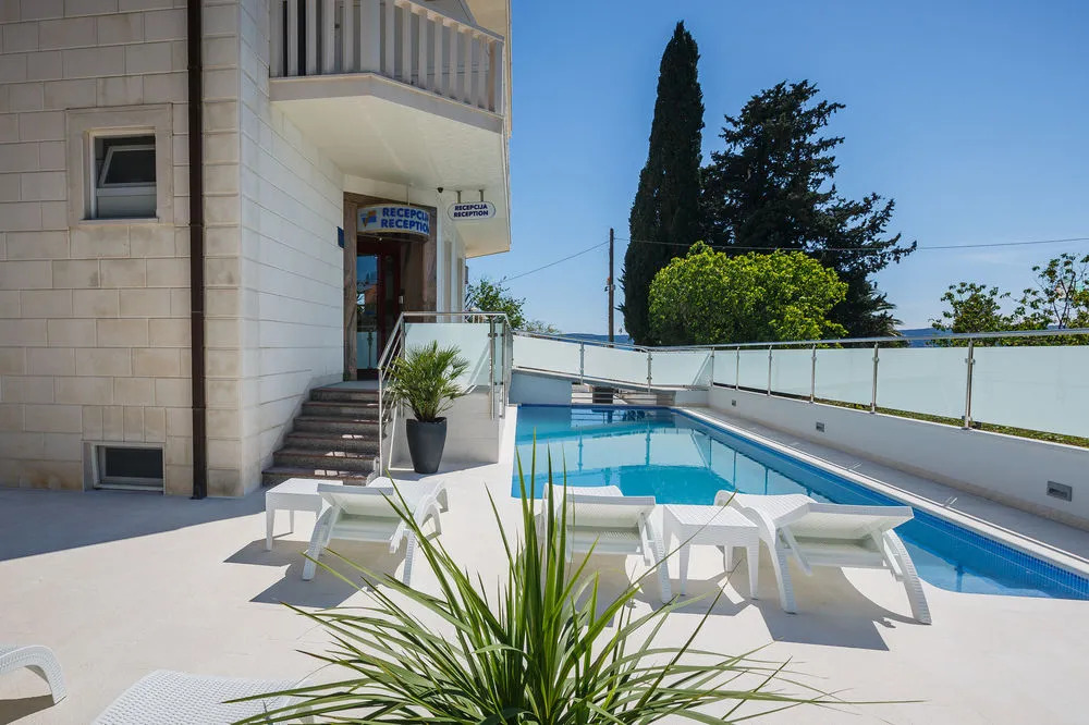 Hotel Riva Kaštela with swimming pool