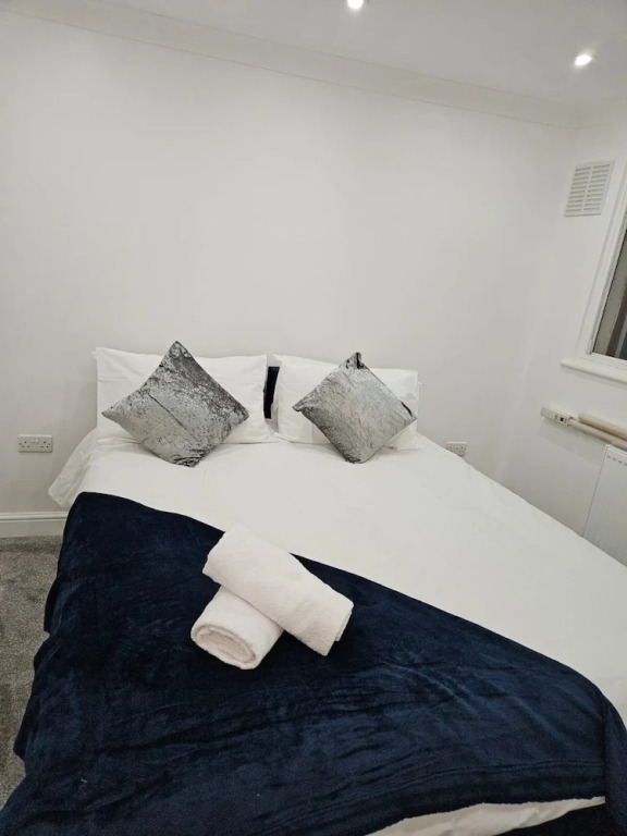 House Sleeps 6 With Free Parking