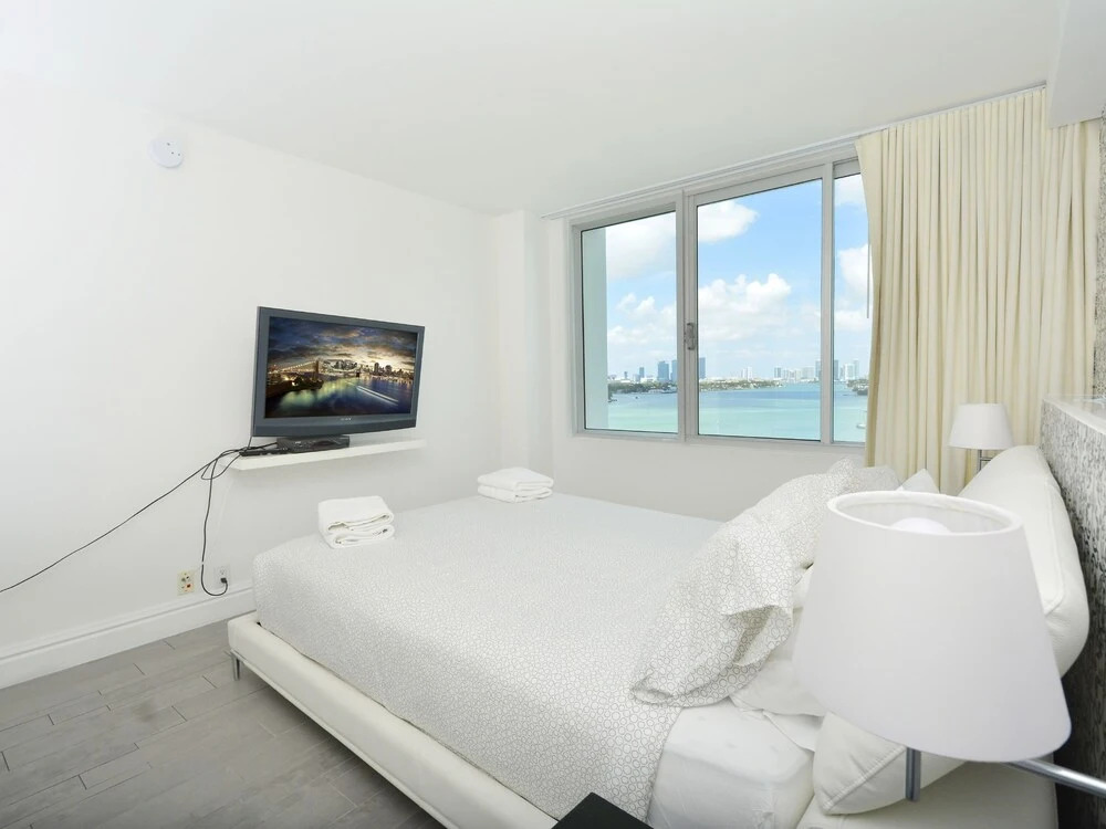 Miami World Rental - Mondrian 916