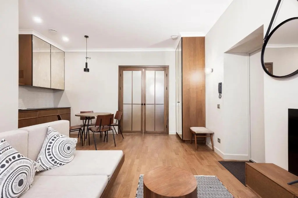 Kaunas Town Hall Apartment 5 by URBAN RENT