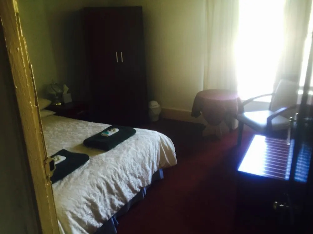 Ross Hotel