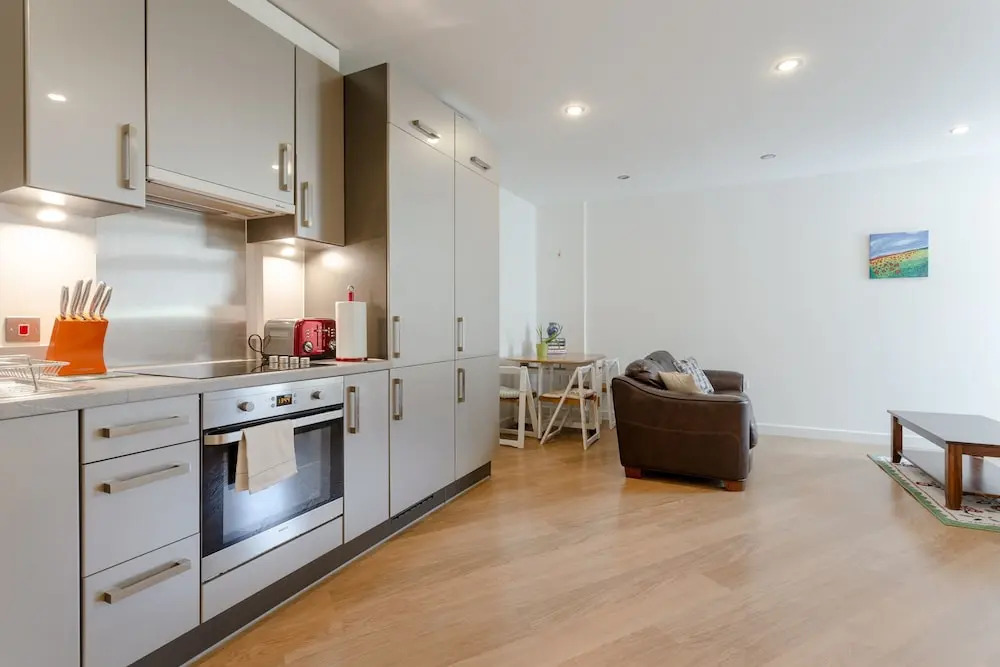 Stunning 2 Bedroom Property near Limehouse