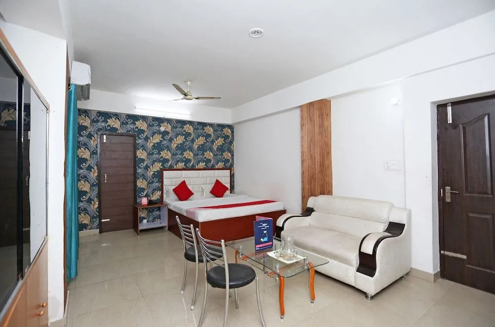 OYO 24694 Hotel Satya Inn