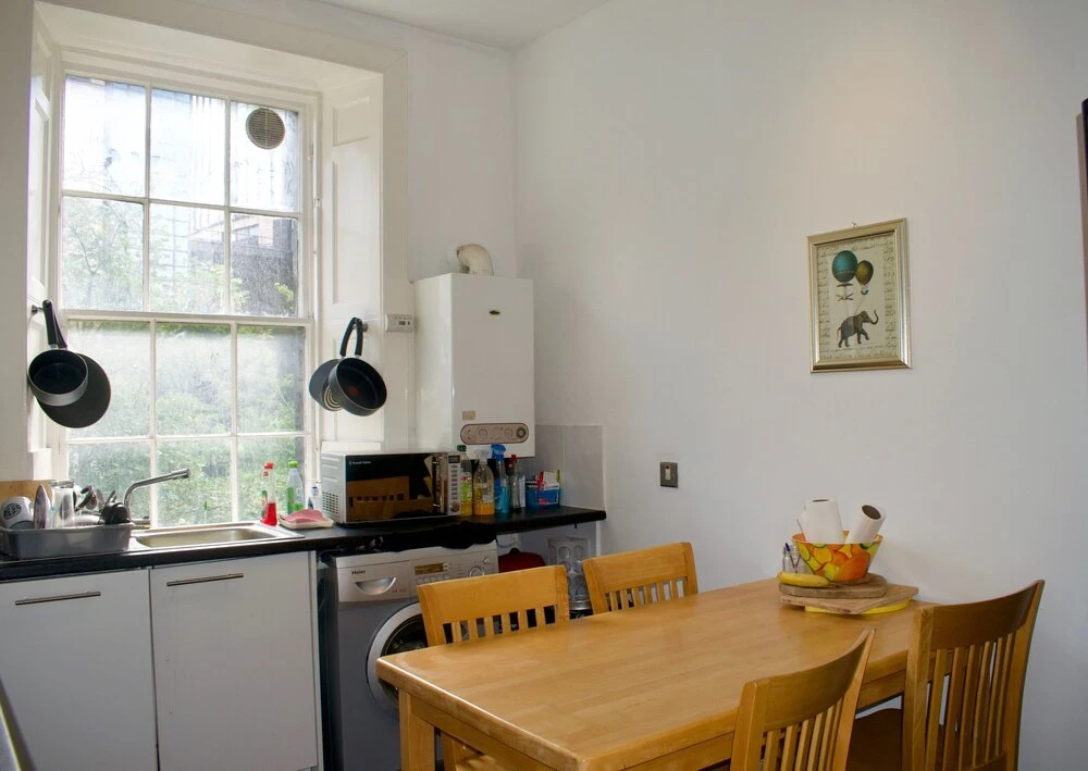 Bright and Central 3 Bedroom Apartment