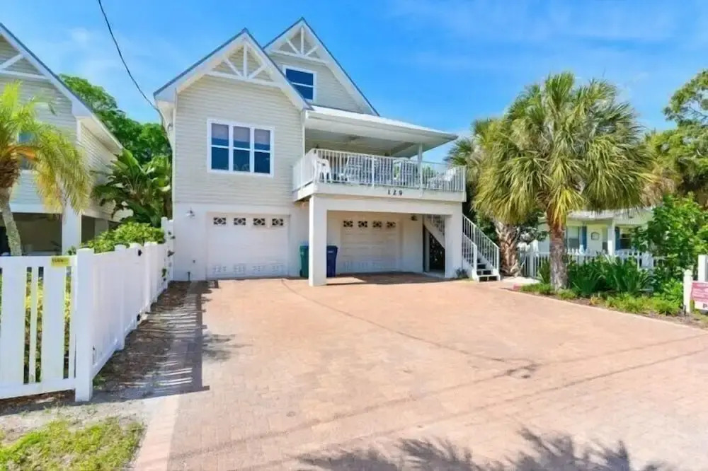 129 51st Street 3 Bedroom Home by RedAwning