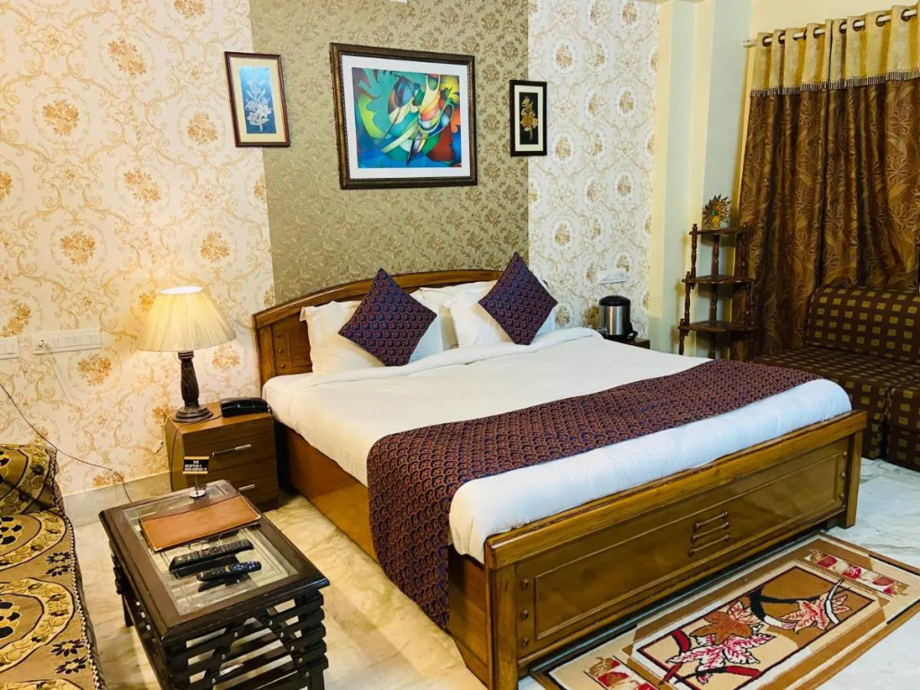 Hotel Meenakshi Udaipur - Family Preffered Hotel