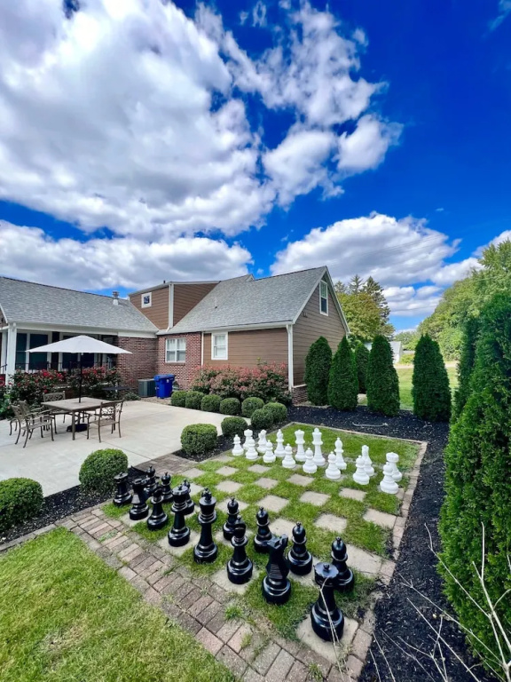 Modern Home Just 10 Mins to Notre Dame 18384