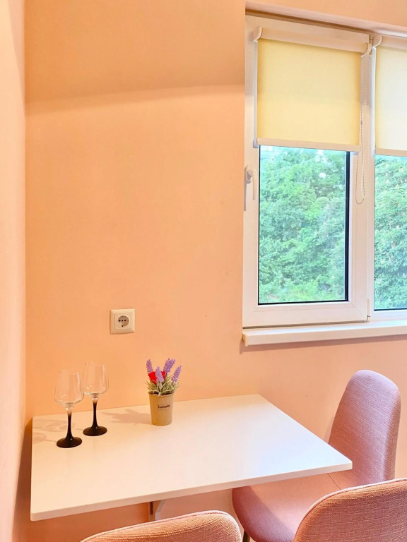 Sunny Central Apartment with TV & Wi-Fi