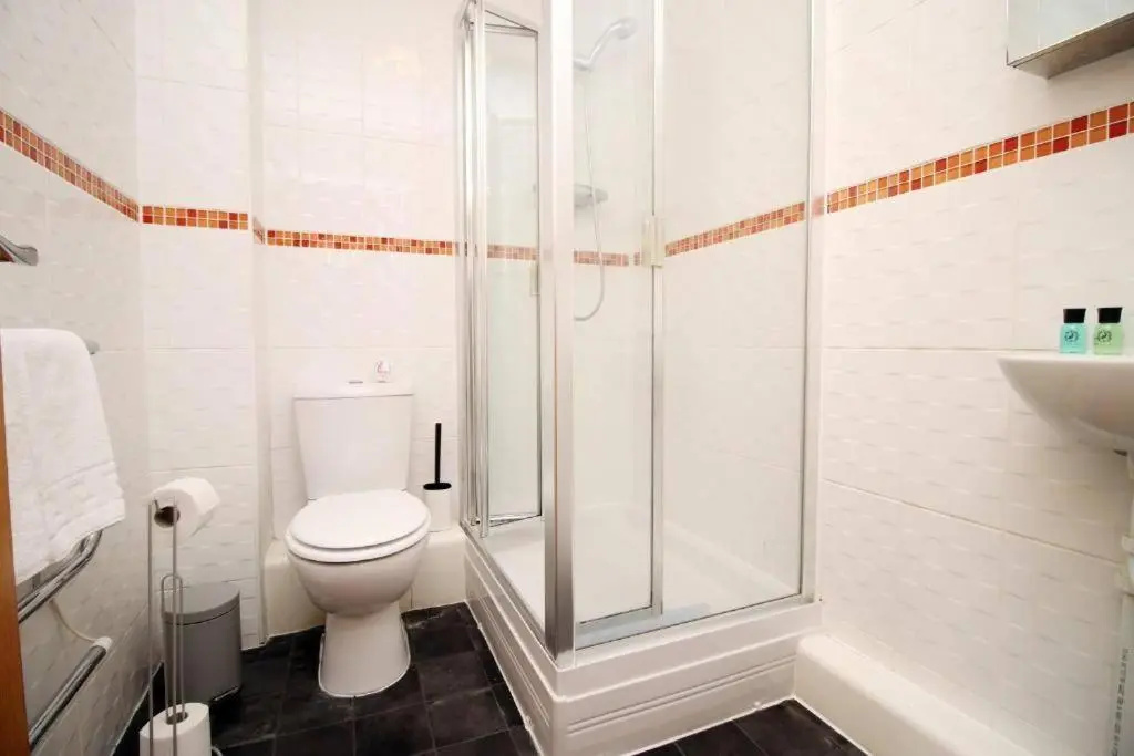 The Observatory by Mia Living 2 bedroom apartment overlooking Swansea Beach with free parking