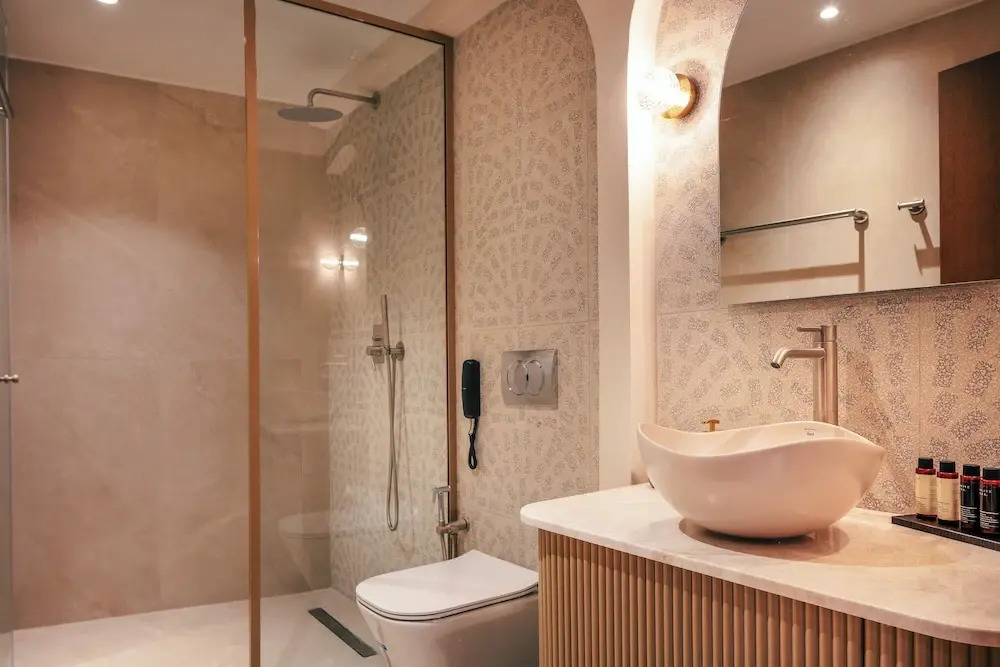 La Montre Luxury Boutique Suites