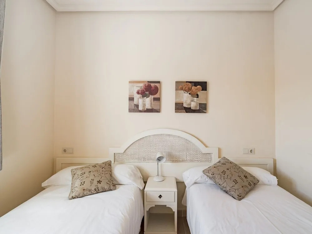 Serene Holiday Home in Baños y Mendigo With Swimming Pool
