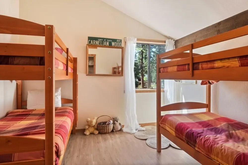 Fireside Chalet - Walk To Beach 4 Bedroom Cabin by Redawning