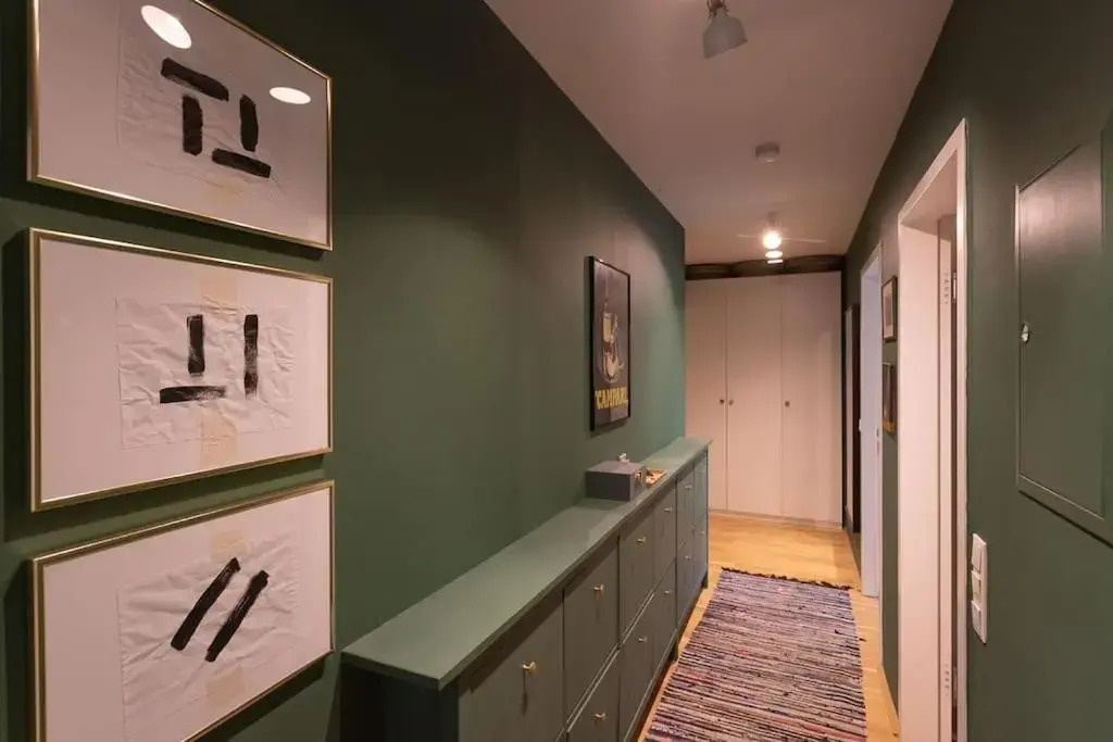 Dream Apartment - central and quiet with AC and free parking garage
