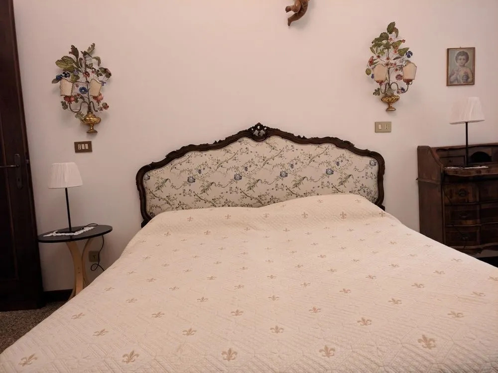 Aunt's Home
