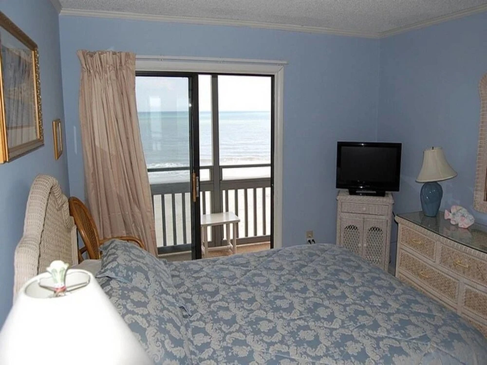 Pelican's Landing 402 - 3 Br Condo