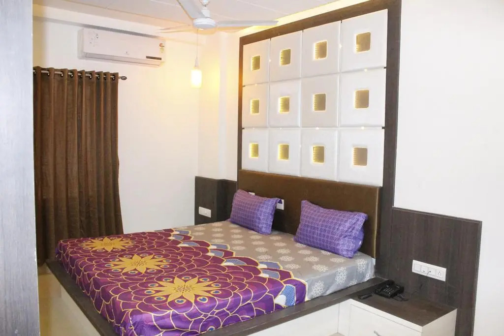 Hotel Shiv lake