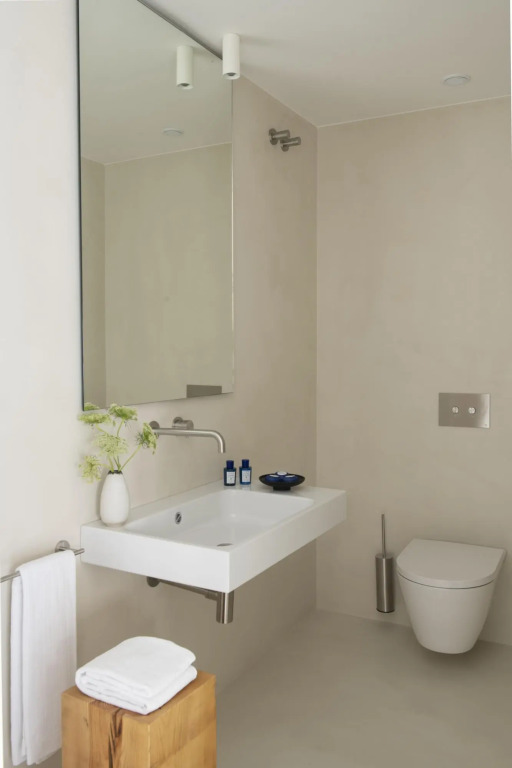Premium apartment in El Gótico with 3 bedrooms and 3 bathrooms, two of them en suite.