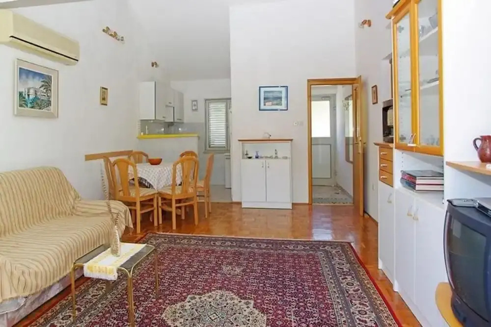 Apartments Tomasic - Two Bedroom Apartment With Terrace and Sea View