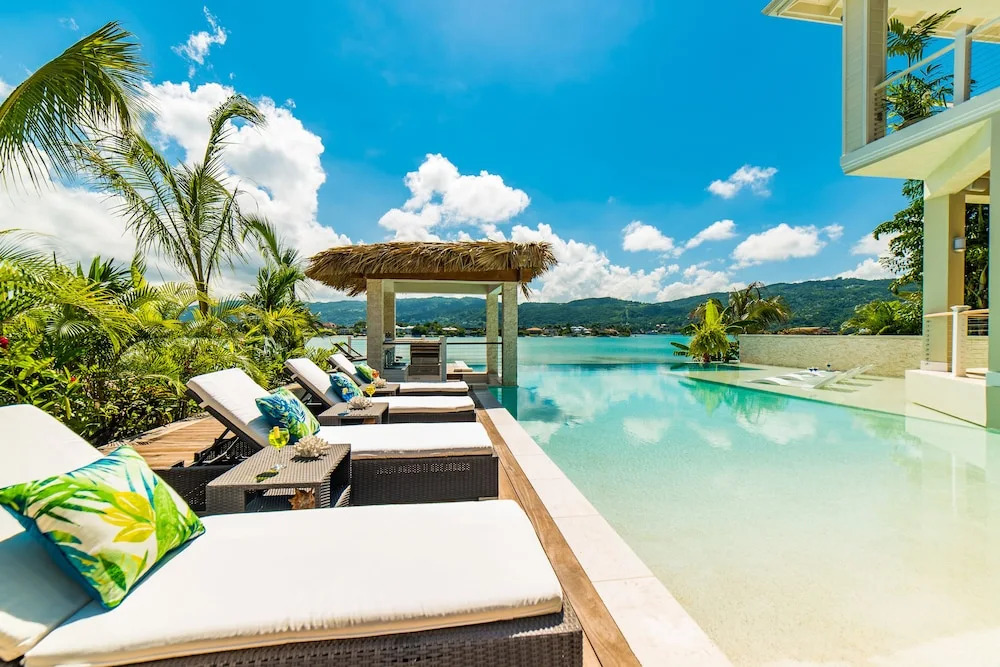 Everything Nice By the Sea in Montego Bay 5BR