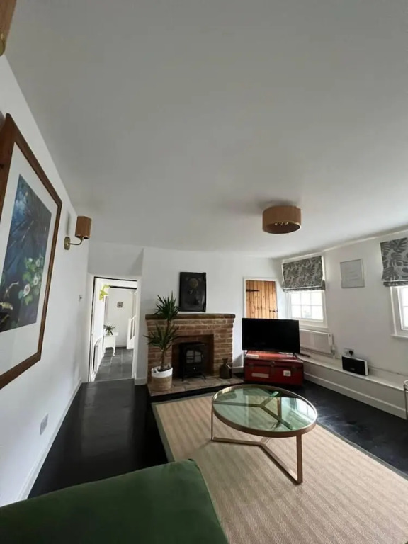2 Bed Grade 2 - Dates Back to 1500's