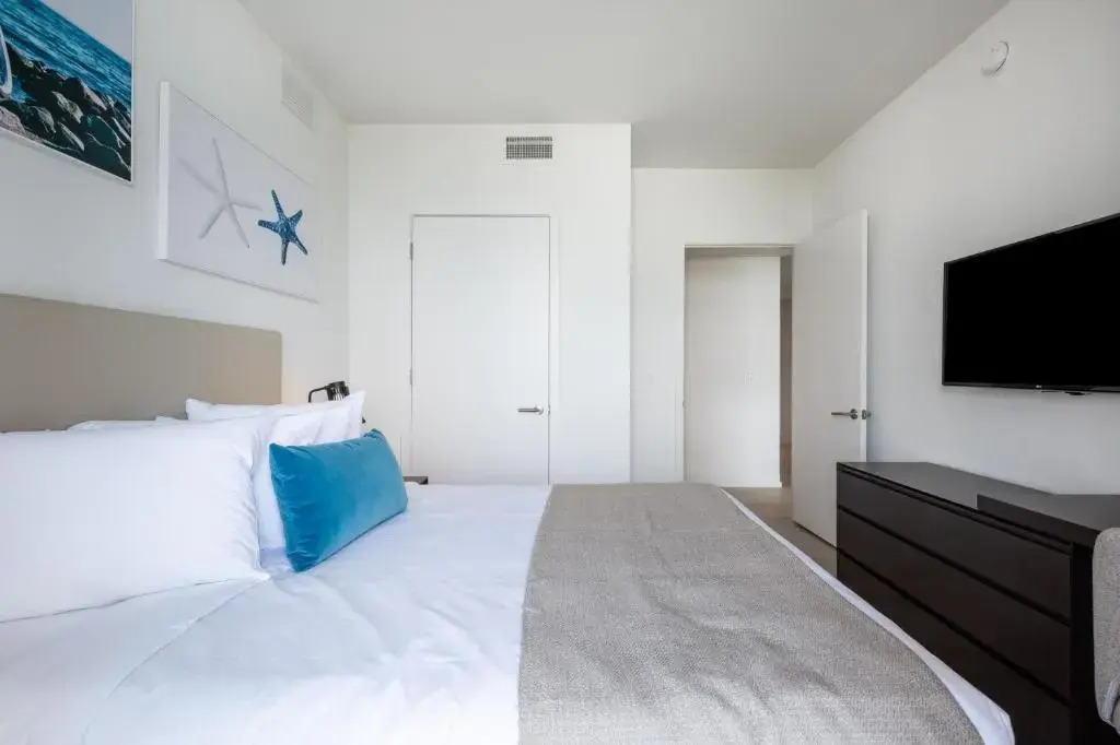 Spacious 3 Bedroom at Hyde Beach House 12th floor