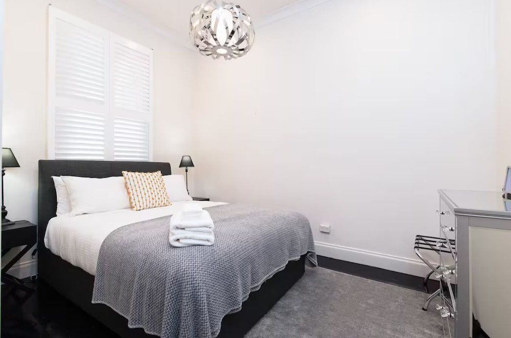 Lovely & Spacious 2-BR home in Norwood