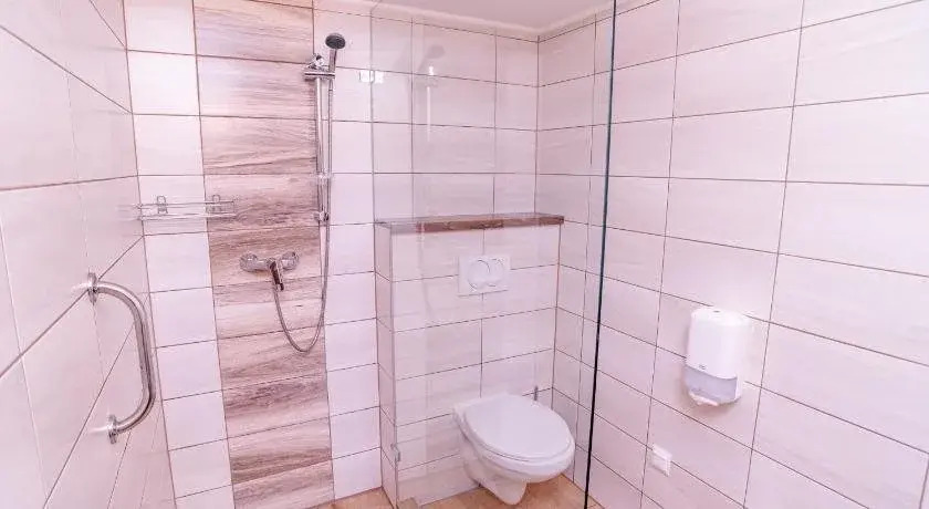 Három a Kislány Panzió