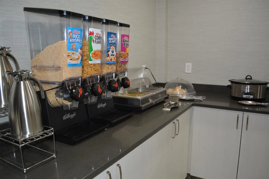 Orangewood Inn & Suites Kansas City Airport