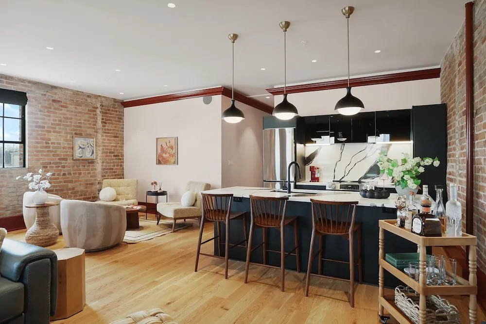 The Gisele - Charming 4BR 4BA for 8 - Pool & Streetcar Stop
