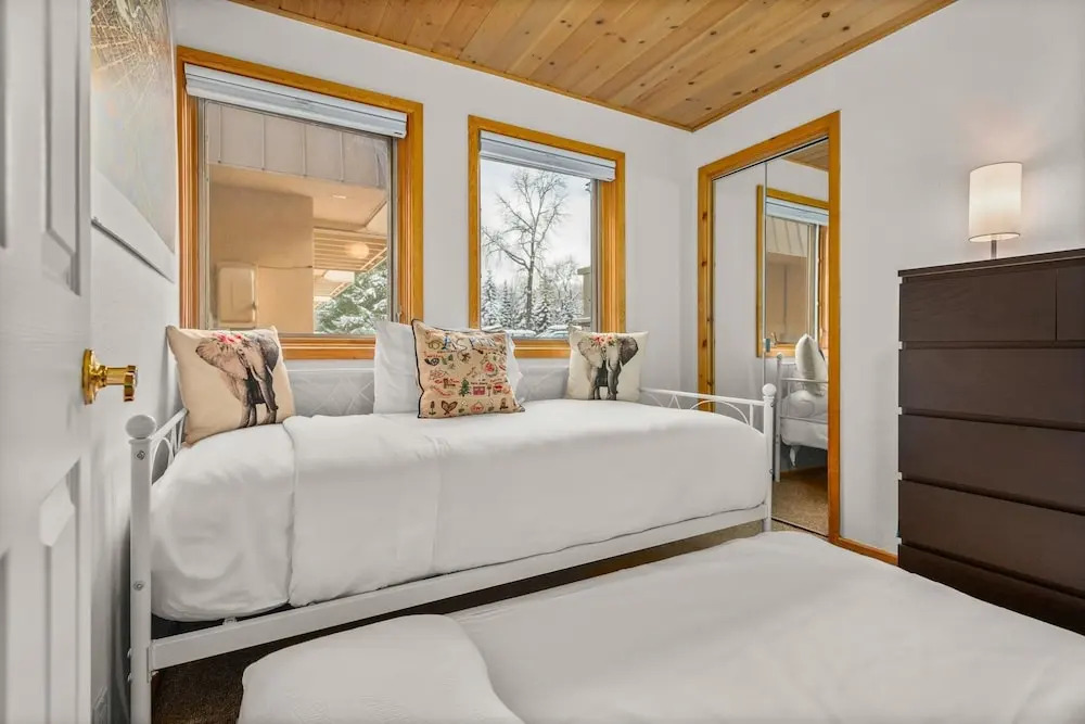 Central Aspen Condo Walk to Gondola & Ruby Park - LC5 by RedAwning