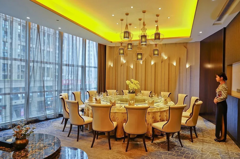 Jun Sun Hotel