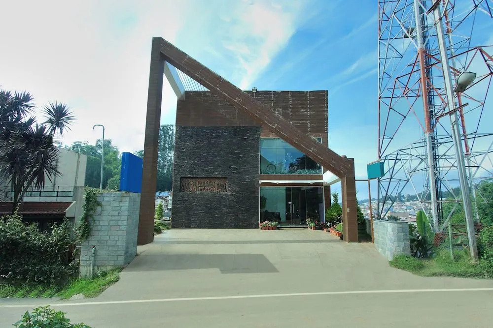 OYO 24825 Hotel Sholas Residency
