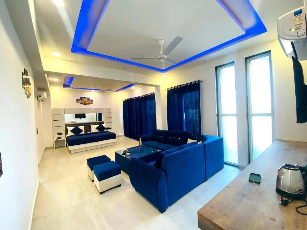 The Metro Stay By F9 Hotels-Near Sector 18 Metro Station Noida