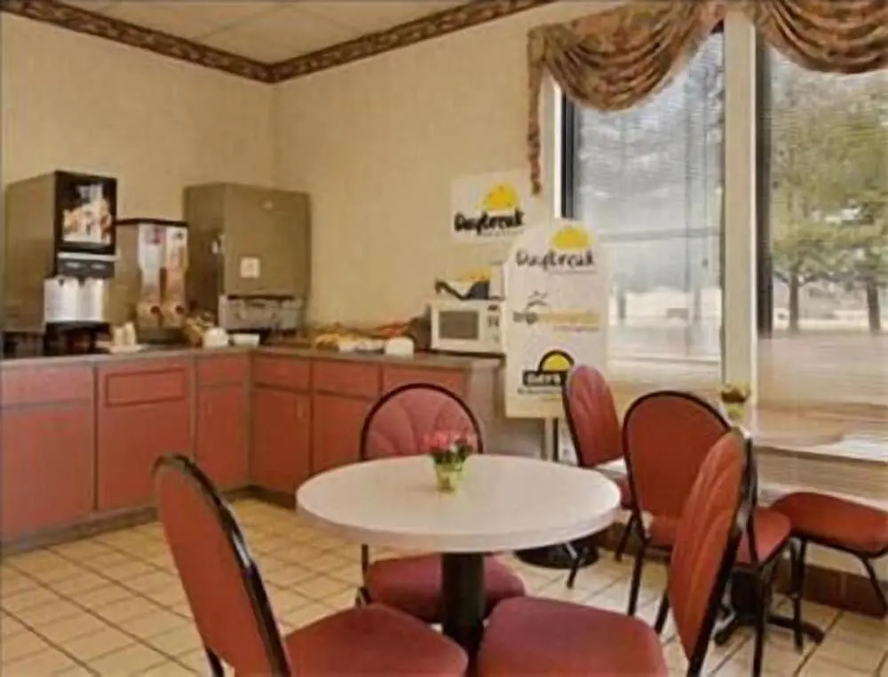 Days Inn White House