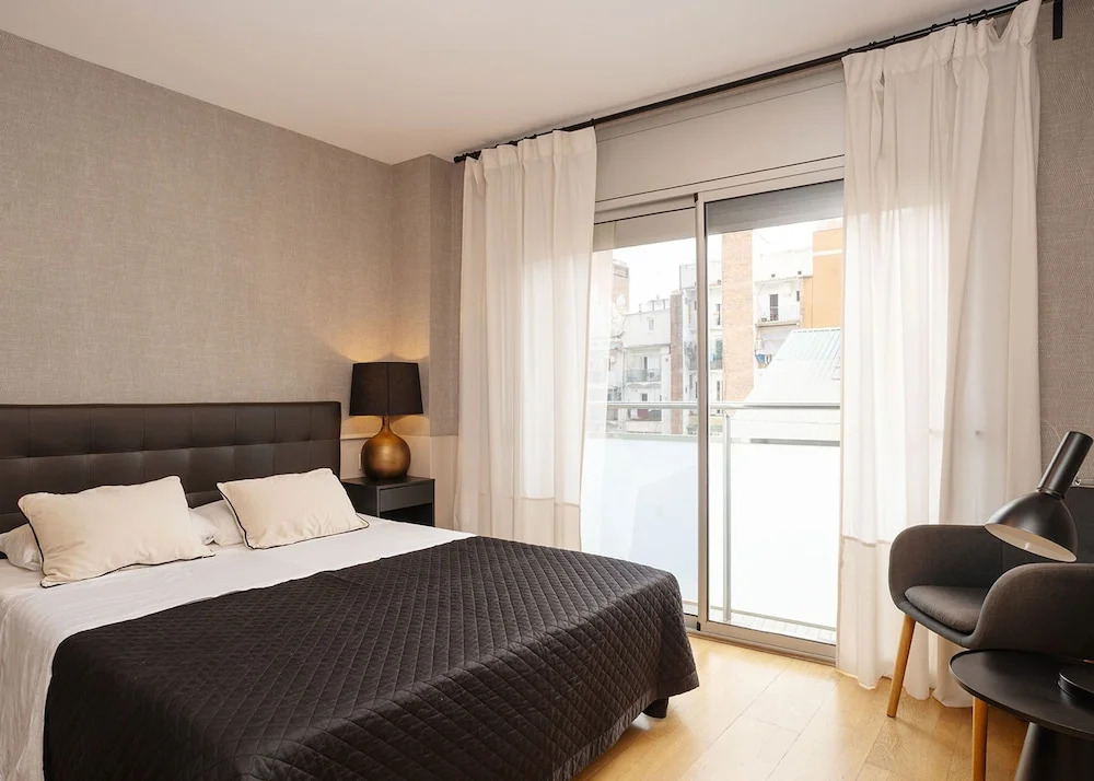 Modern Apartment Near Pl Espa a
