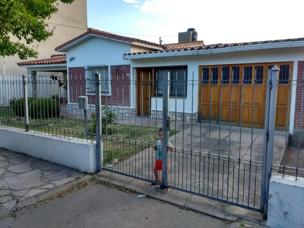 casa a 2 cuadras de costanera carlos paz