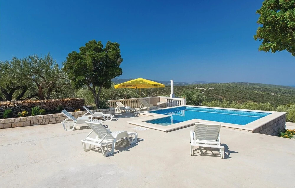 Beautiful Home in Pucisca With 3 Bedrooms, Wifi and Outdoor Swimming Pool