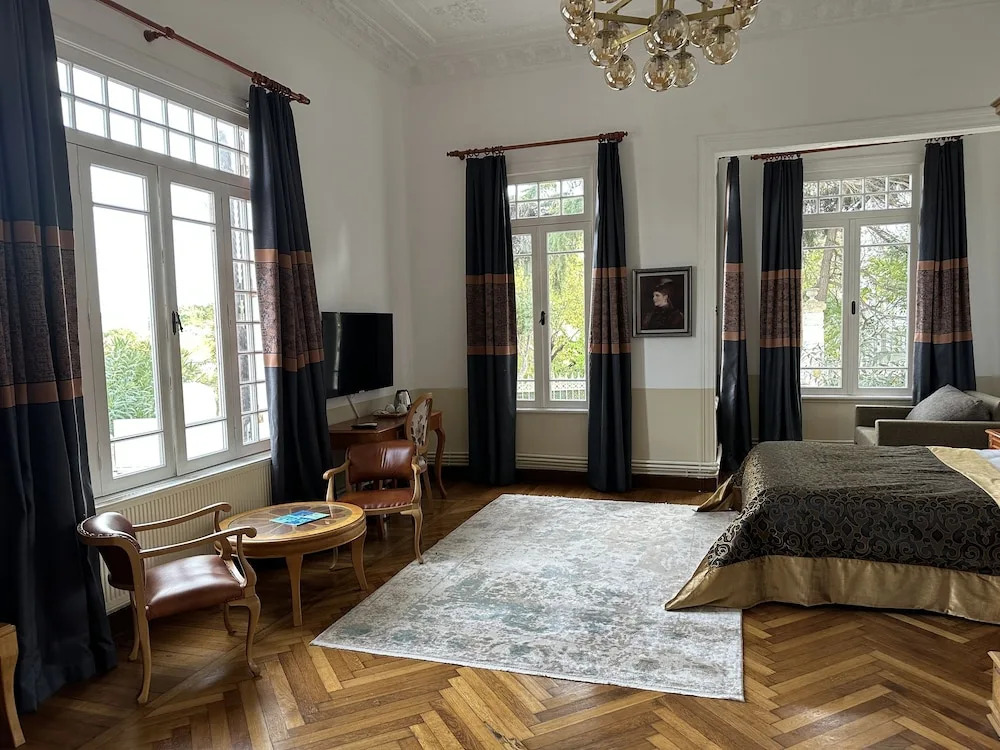 Laden Palas Princes Island Historical Mansion