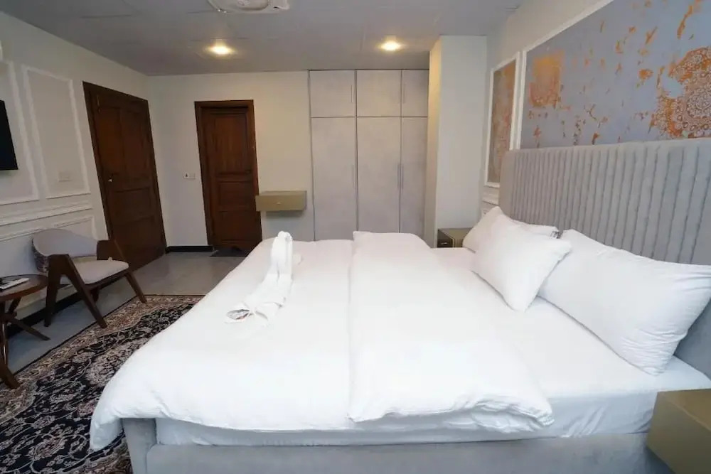 Luxvill Hotel