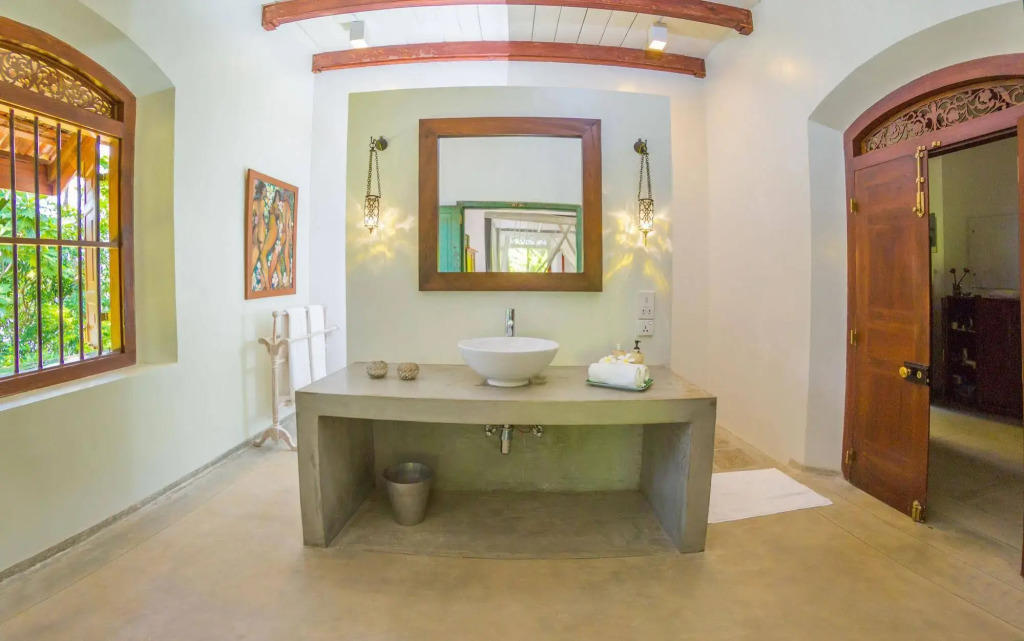 MO River House Luxury Villa