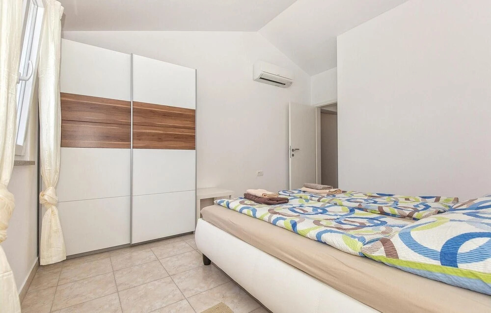 Amazing Home in Koromacno With Wifi and 2 Bedrooms