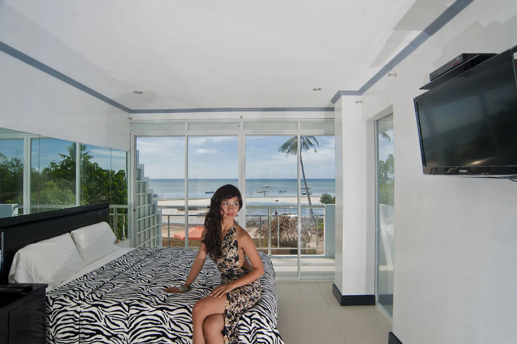 Bohol South Beach Hotel
