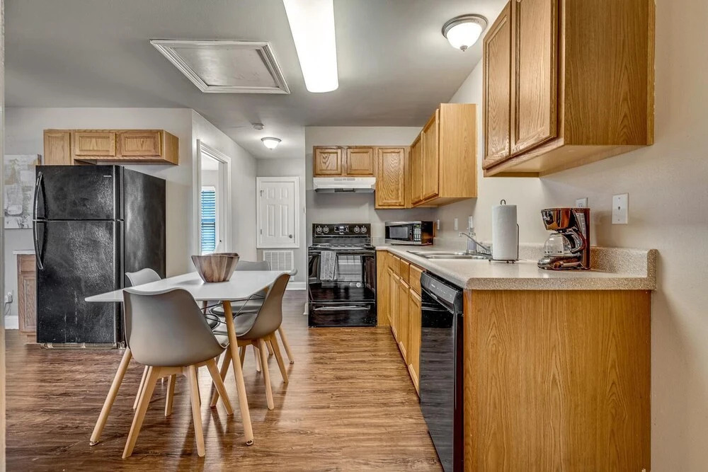 Lasalle 2B · Huge 4BR Gated Apartment w/ Off-street Parking